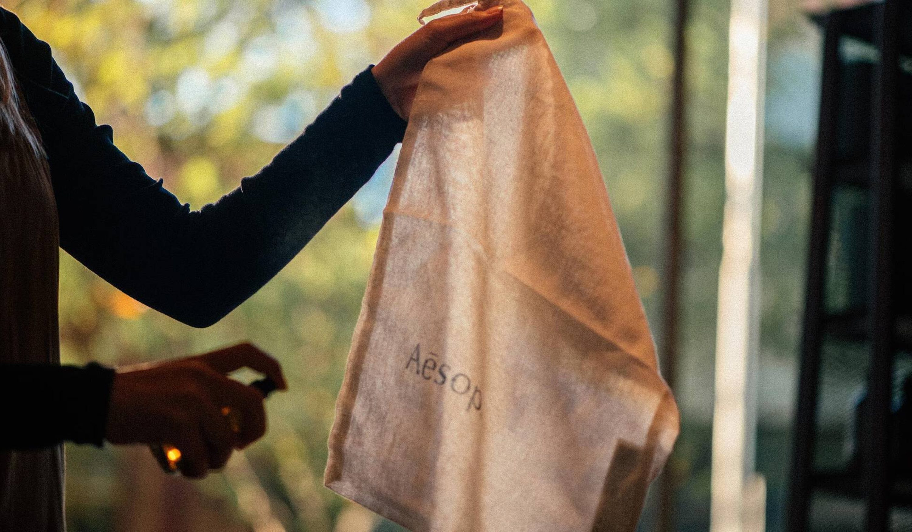 Aesop_Gifting_Experience_ANZ_2024_Web_Landing_Page_Secondary_01A_Carousel_Desktop_2560x1440px